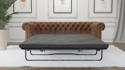 /uploads/product/wilhelm-chesterfield-3-sitzer-sofa-mit-schlaffunktion-aus-vintage-optik-microfaser-mit-holzf-en-4d9183bb22.webp